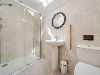 A bathroom with a shower, sink, and toilet at Aspen Lodge Near Brigg