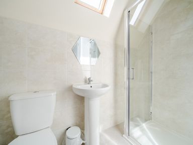 A bathroom featuring a toilet, sink, and shower at Paddington Lodge near Brigg