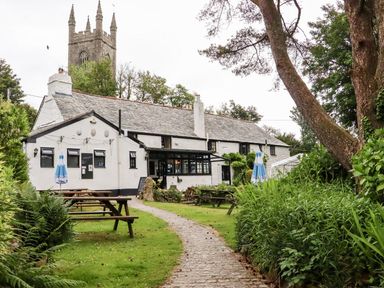 A building with outdoor seating area at Lannlyvri Lodge, Lanlivery near Lostwithiel