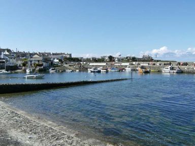 A waterfront view with boats at Tyddyn Gyrfa Cottage in Cemaes Bay