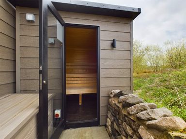 A sauna entry with wooden bench at Spa Sauna Lodge in Penrith