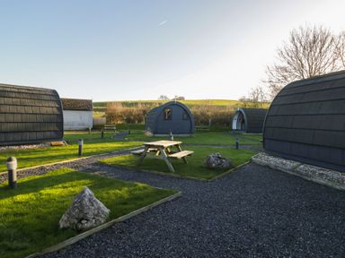 Outdoor area with pods and picnic table at Pod 5 (Pet Friendly) Tewitfield