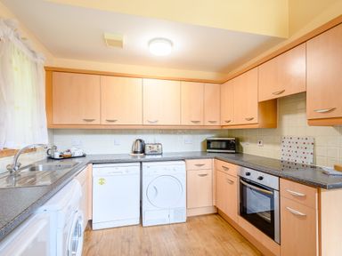 A kitchen with appliances at Rainbow Lodge in Dundee