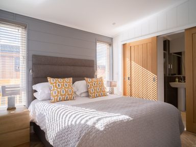 A bedroom with a bed and lamps at Goldfinch in Waltham