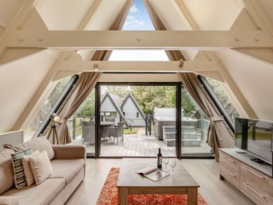 A living room with a sofa and coffee table at St Ives Studio Spa in Praze-An-Beeble