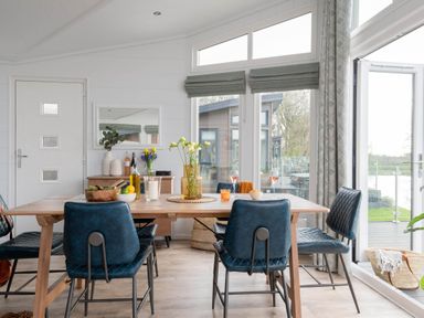 A dining room with a table and chairs at Lake View Spa in Praze-An-Beeble