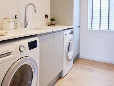 A laundry room with washing machines and a sink at Epic Spa (Pet) Laugharne