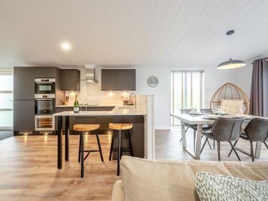 A kitchen with a dining area at Sonnet 3 Roof Terrace Spa in Laugharne