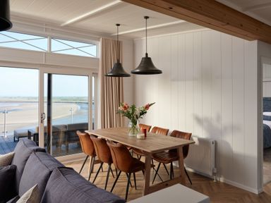 A dining room with a table and chairs at Canto Spa in Laugharne