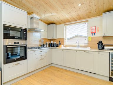 A kitchen with appliances and a window at The Fotheringhay (Pet) in Kings Cliffe
