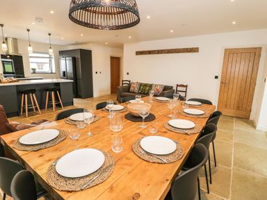 A dining area with table and chairs at Cae Sam in Pentraeth