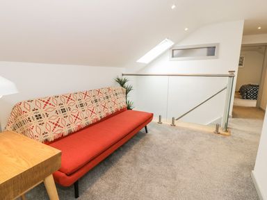 A snug area with a sofa and table at Cae Sam in Pentraeth