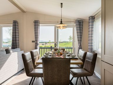 A dining room with a table and chairs at Roseberry (Pet) in Great Ayton