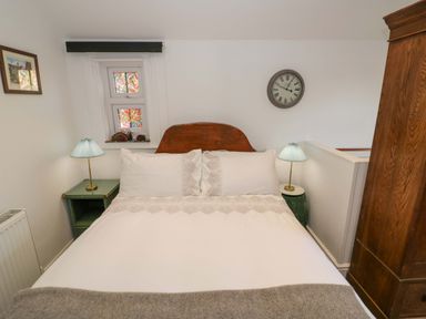 A bedroom with a bed and lamps at Flat 4 in Evesham