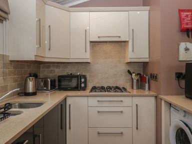 A kitchen with appliances and utensils at High Lake View Lodge White Cross Bay near Troutbeck Bridge