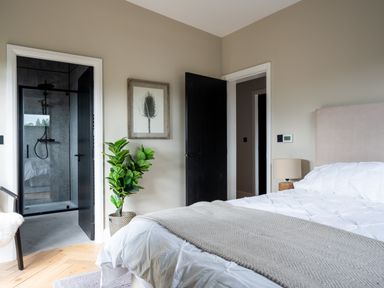 A bedroom with a bed and plant at Cabin 2.0 Deluxe in Dumfries