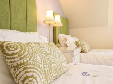 A bedroom with two beds and lamps at Llwyn Derw in Talybont