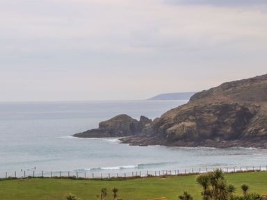 A view of the ocean and rocks at Praa Waves in Penzance