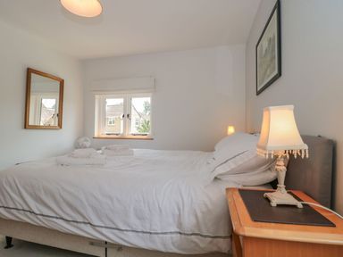 A bedroom with a bed and bedside table at Greenham Rise in Norton-Sub-Hamdon