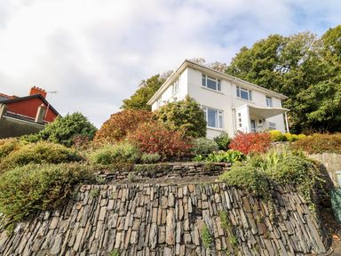 A house with a garden and pathway at Tymelyn in Aberystwyth