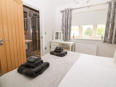 A bedroom with towels on the bed at East View in Cheltenham
