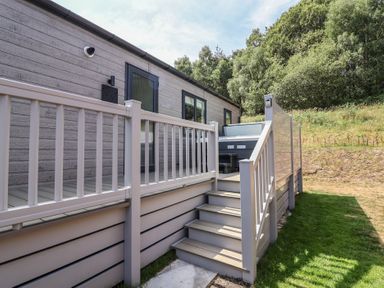 An outdoor area with steps leading to a hot tub at Cedar Lodge 3 Bedrooms with hot tub in Delamere
