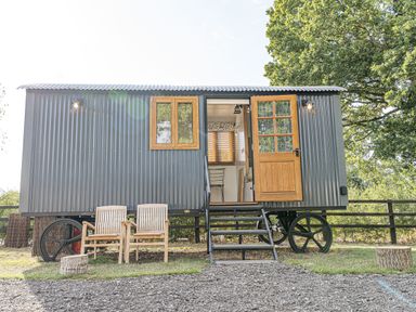 A mobile home with steps and chairs outside at No 2 The Parkland Upton Warren