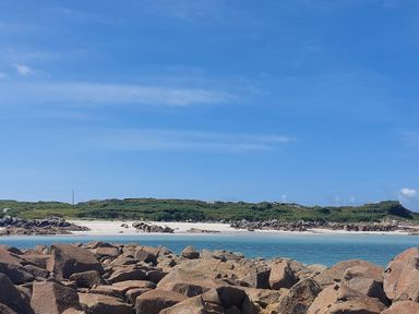 A beach with rocks and water at Tigh Marie in 