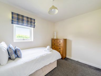 A bedroom with a bed and a chest of drawers at James Ville Marina Lodge 7 Brigg