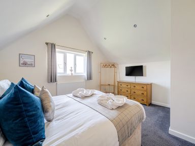 A bedroom with a bed and dresser at James Ville Marina Lodge 7 in Brigg