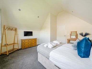 A bedroom with a bed and a television at James Ville Marina Lodge 7 in Brigg