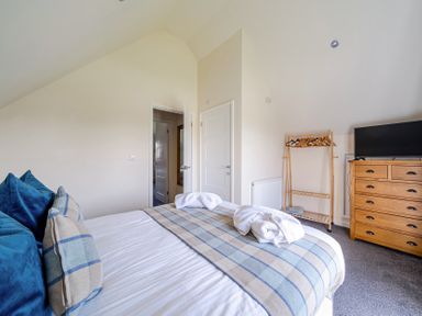 A bedroom with a bed and TV at James Ville Marina Lodge 7 in Brigg