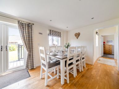 A dining room with a table and chairs at James Ville Marina Lodge 9 in Brigg