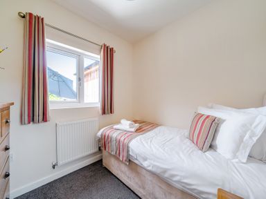 A bedroom with a single bed and window at James Ville Marina Lodge 9 in Brigg