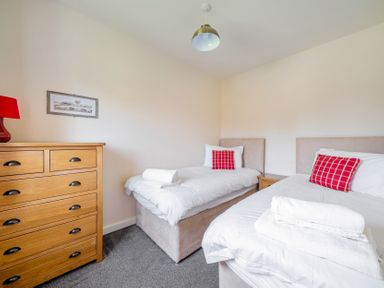 A bedroom with two beds and a lamp at James Ville Marina Lodge 9 Brigg