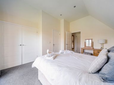 A bedroom with a bed and a bedside table at James Ville Marina Lodge 9 Brigg