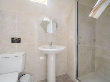 A bathroom with a toilet, wash basin, and shower at James Ville Marina Lodge 9 in Brigg
