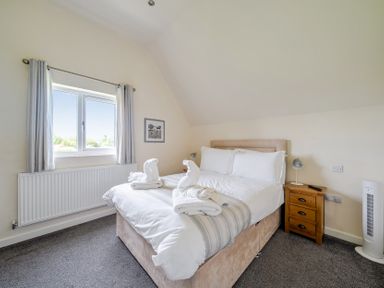 A bedroom with a bed and nightstand at James Ville Marina Lodge 9 in Brigg