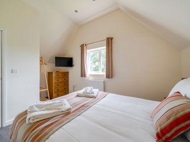 A bedroom with a bed and television at James Ville Marina Lodge 13 Brigg
