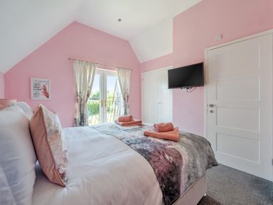 A bedroom with a bed and towels at James Ville Marina Lodge 23 in Brigg