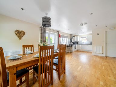 A dining room with a table and chairs at James Ville Marina Lodge 10, Brigg