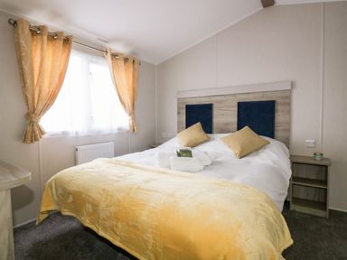 A bedroom with a double bed at Barney's Retreat in Newquay