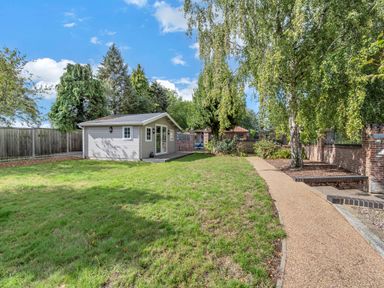 A garden with a shed and trees at Oldfields, Bury St Edmunds
