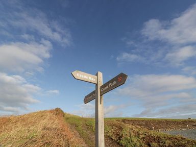 A signpost pointing to Castle Bay and Coast Path at Willow's Way in Stranraer