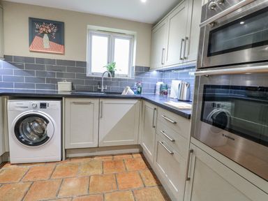 A kitchen with appliances and storage at Ivy Barn in Norwich