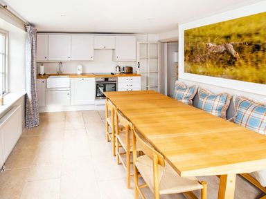 A kitchen with a dining table and chairs at Gardeners Cottage in Chipping Norton