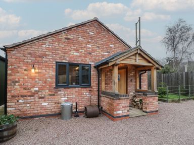 A brick exterior with an entryway at Otter's Rest in Droitwich