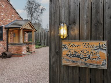 An outdoor area with a sign and lamp at Otter's Rest in Droitwich