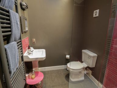 A bathroom with a sink and toilet at Otter's Rest in Droitwich