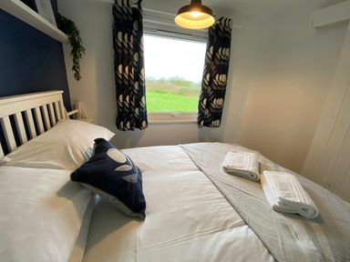 A bedroom with a bed and towels at Chalet 333, California, Norfolk